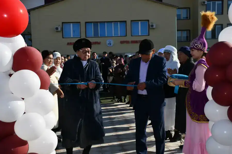 В Исатайском районе открылся Парк учителя (6)