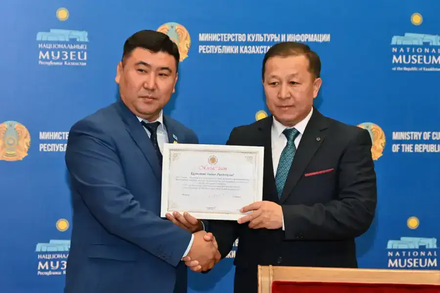 В Астане состоялся круглый стол, посвящённый Дню Республики (4)