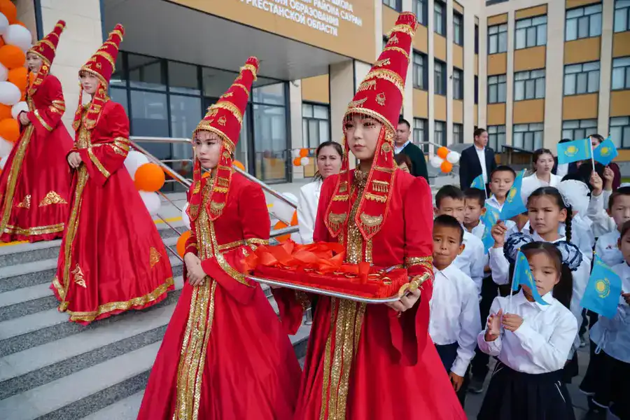 В ЧЕСТЬ ДНЯ РЕСПУБЛИКИ В ТУРКЕСТАНСКОЙ ОБЛАСТИ ОТКРЫЛАСЬ ЕЩЁ ОДНА ШКОЛА (6)