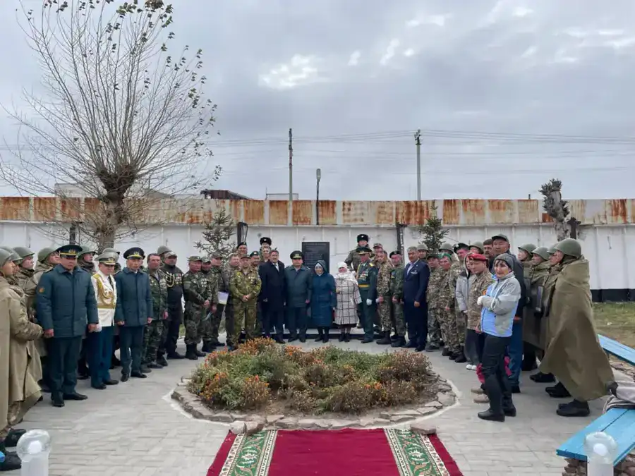 В Атбасаре открыт мемориал, посвящённый 17 воинам, погибшим на таджико-афганской границе (4)