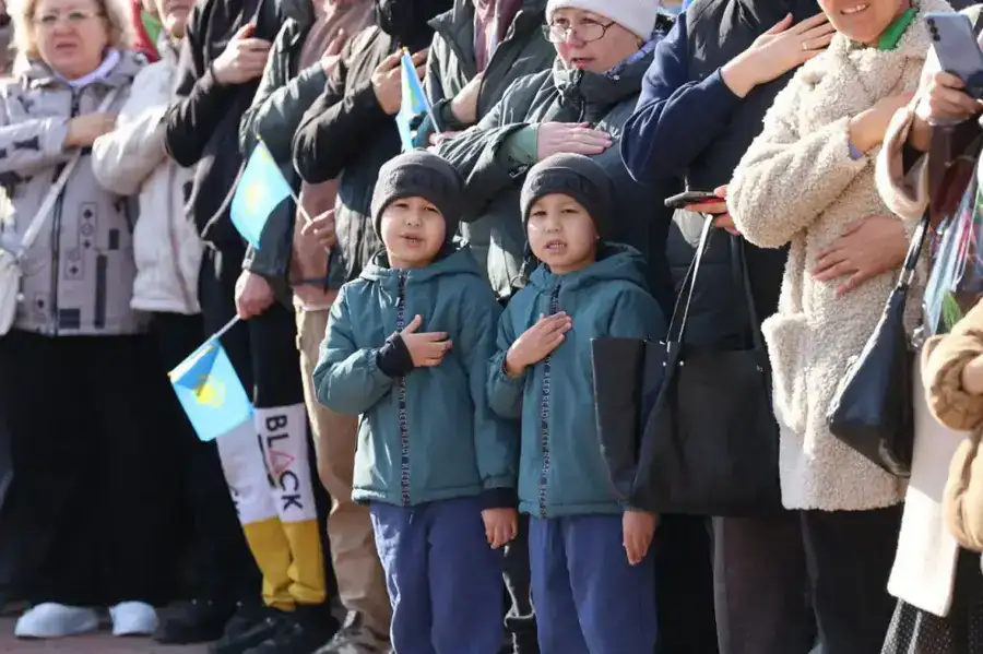 В Рудном состоялась торжественная церемония поднятия Государственного Флага Республики Казахстан в честь Дня Республики (5)