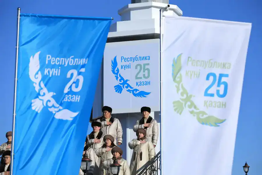 В Актобе в День Республики состоялась церемония поднятия Государственного флага (6)