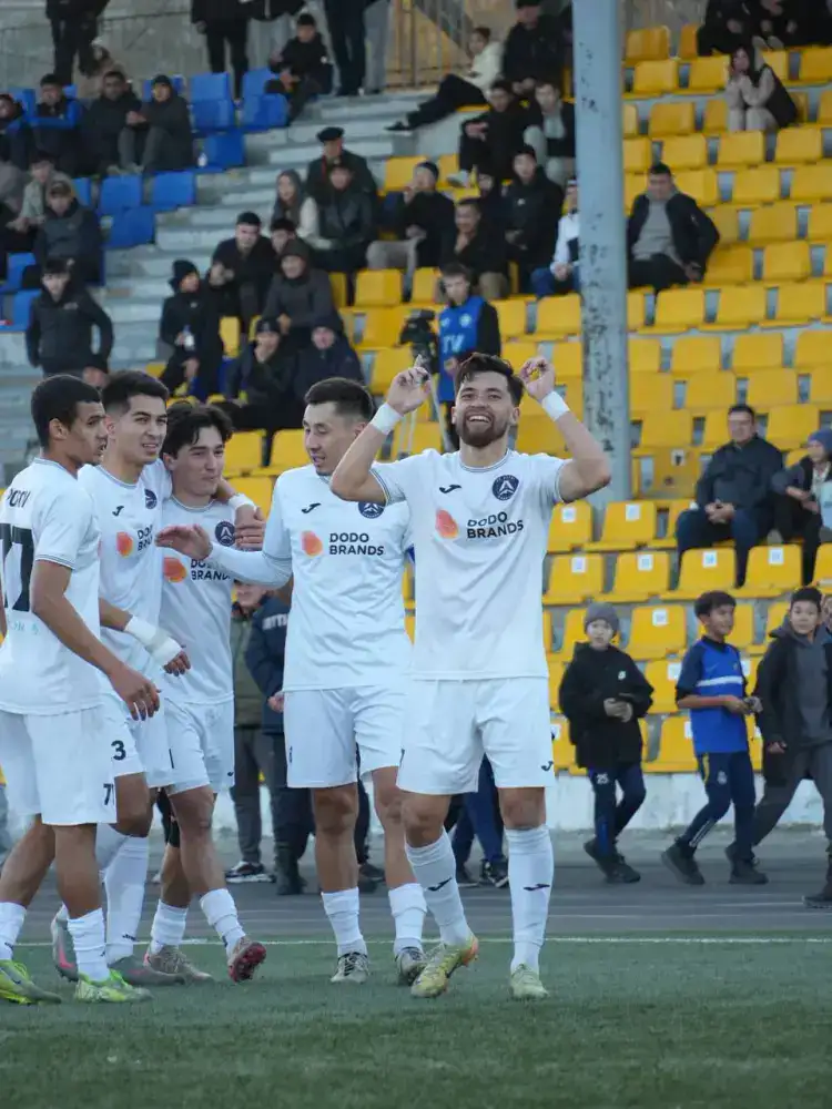 Впервые за 15 лет футбольный клуб ВКО вышел в Премьер-лигу (7)