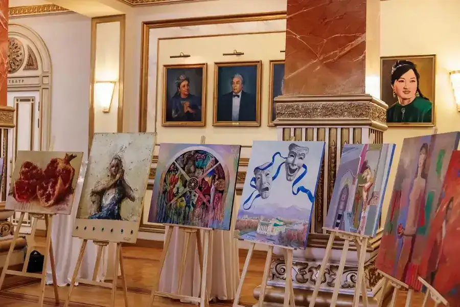 В Алматы в честь Дня Республики наградили деятелей культуры и информации (6)