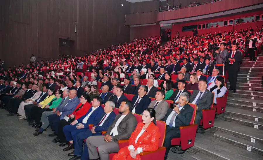 В ТУРКЕСТАНЕ ПРОШЛО ТОРЖЕСТВЕННОЕ МЕРОПРИЯТИЕ «ҚЫРАН ЕЛІМ – ҚАЗАҚСТАНЫМ!», ПОСВЯЩЁННОЕ ДНЮ РЕСПУБЛИКИ (2)