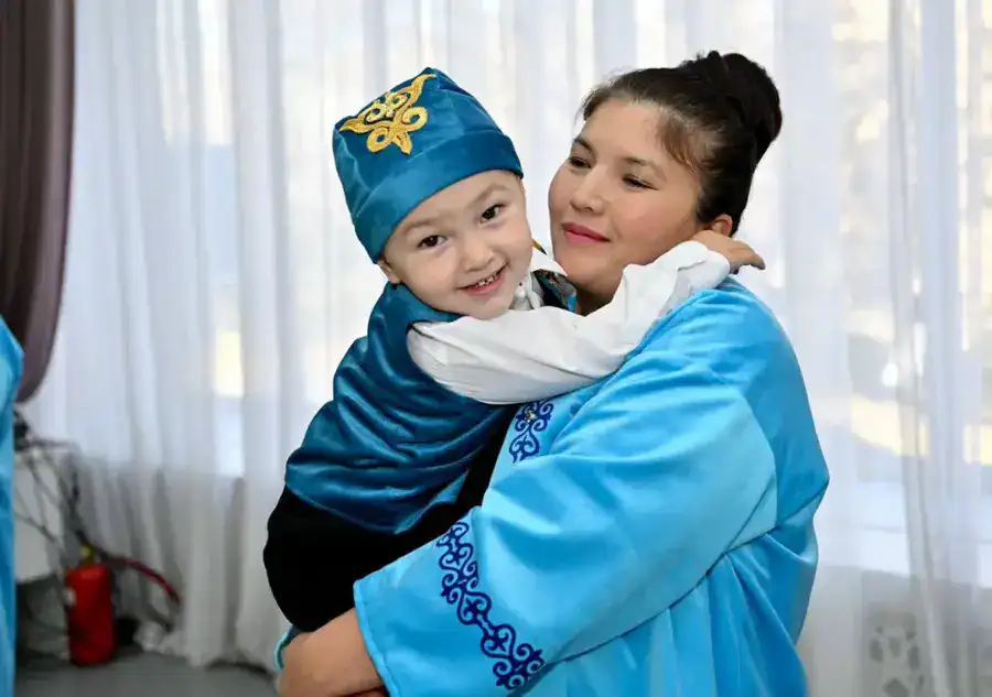 В преддверии Дня Республики прошел обряд тұсау кесу для детей из детского дома (9)