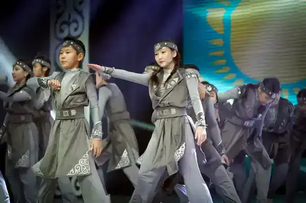 В преддверии Дня Республики министр просвещения вручила 64 учителям звание «Лучший педагог» (5)