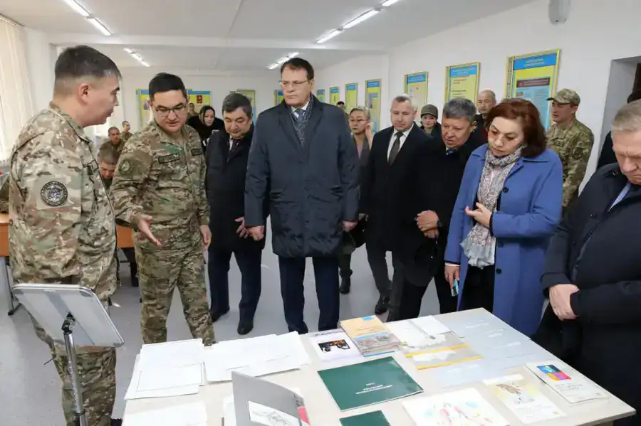 Депутаты изучили практическую реализацию законодательных норм в сфере воинской службы (6)