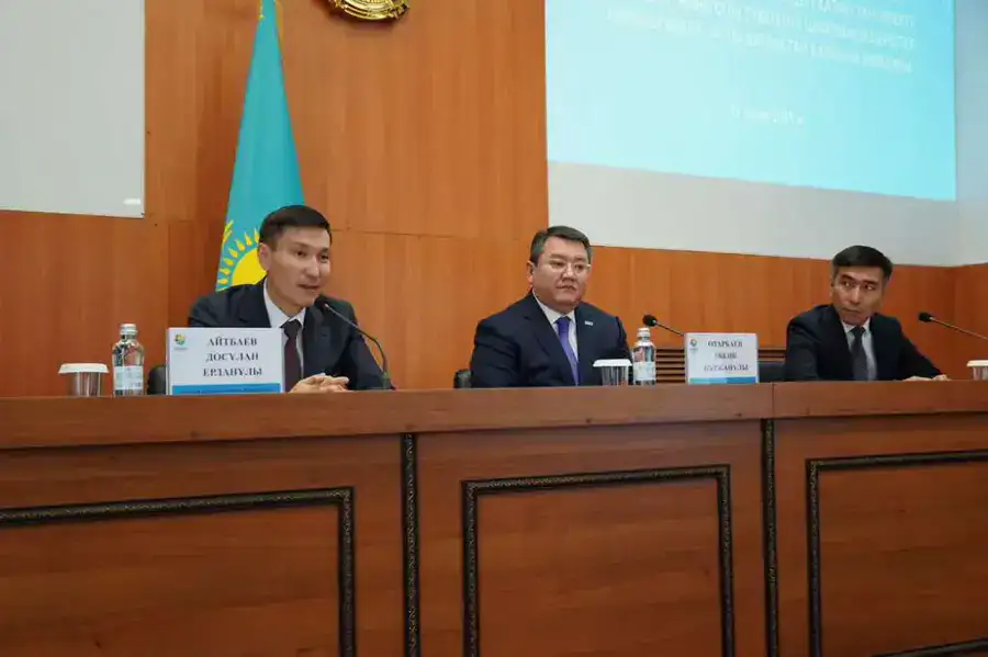 В Аккольском районе состоялась встреча по разъяснению стратегических задач, обозначенных в Послании Президента (6)