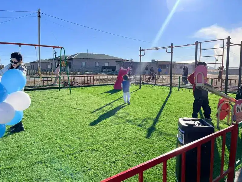 В селе Кокпекты Бухар-Жырауского района установили новую детскую игровую площадку (2)