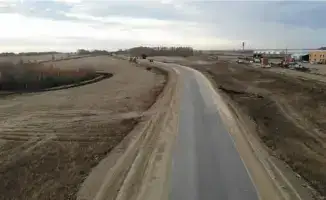 Жители поселка Гранитный рады завершению ремонта дороги после десяти лет ожидания