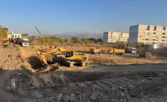 Заместитель акима Алматы проверяет строительство Центра инновационного творчества и новой поликлиники