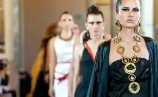 Ольга Целлер коллекция украшений из угля Карагандинского края на подиуме Милана