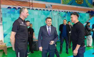 Аким ВКО Нурымбет Сактаганов поддержал волейболисток клуба «Berel», которые вошли в тройку сильнейших команд страны