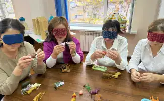 В Алматы прошёл «День открытых дверей» в библиотеке для слепых и слабовидящих: участники ознакомились с тактильными изданиями и аудиокнигами.