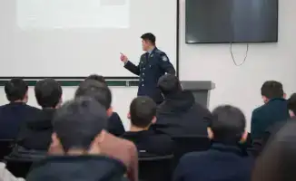 Полицейские обучают молодых спортсменов основам кибербезопасности в Астане