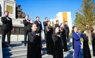 Церемония поднятия Государственного флага в ВКО приуроченная к Дню Республики