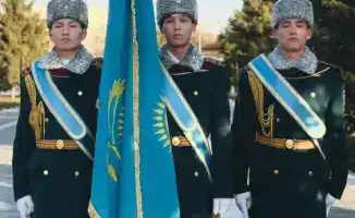 Флешмоб от гвардейцев: День Республики в Астане