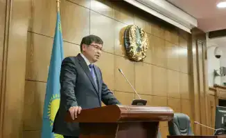 Собрание в Министерстве финансов РК: министр Мади Такиев наградил сотрудников к Дню Республики Казахстан