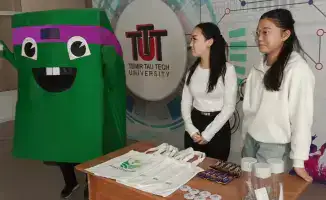 Сбор пластиковых бутылок студенты КарИУ участвуют в экологической акции