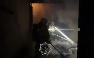 Алматы в огне: административное здание под контролем пожарных