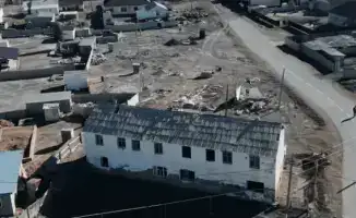 Снос аварийных двухэтажных домов в Исатайском районе и новоселье жителей