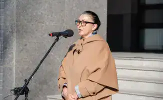 В Астане состоялось открытие мемориальной доски Акиму Тарази с участием деятелей культуры и студентов