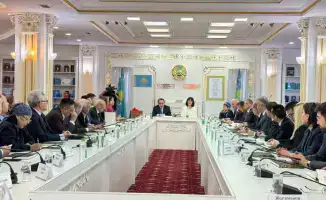 Семь языков, одна мудрость: книга Абая для всех