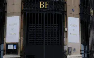 Часть ювелирной коллекции Лувра перевезена в хранилища банка Франции под конвоем в пятницу, 24 октября, в рамках мер безопасности