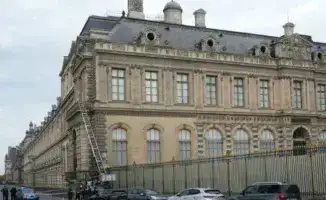 Павел Дуров предложил выкупить украденные из Лувра драгоценности, связывая ограбление с упадком Франции