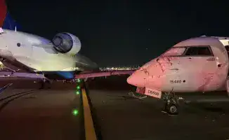 Два пассажирских самолёта Delta Airlines столкнулись в аэропорту Ла-Гуардия в Нью-Йорке, сообщает Tengri Travel.