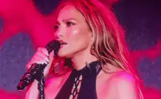 Дженнифер Лопес поделилась впечатлениями о курьезе на сцене в Алматы