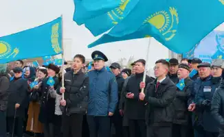 Церемония поднятия Государственного флага и открытие новой школы в Западно-Казахстанской области