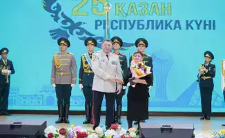 Чествование ветеранов и действующих сотрудников МВД на День Республики: символы независимости и единства