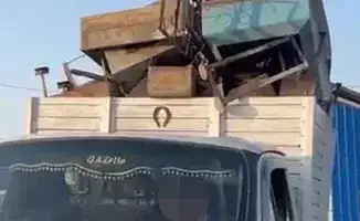 В Алматы шокирующее видео: автомобиль, груженный памятниками и оградками с кладбища, вызвало бурю обсуждений в соцсетях