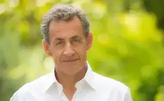 Экс-президент Франции Николя Саркози доставлен в тюрьму Ла-Санте после осуждения за незаконное финансирование избирательной кампании.