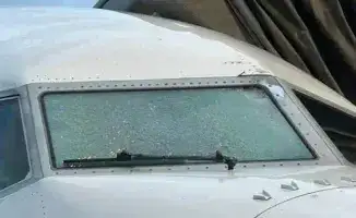 Экстренная посадка Boeing 737: эксперты подозревают космический мусор в инциденте