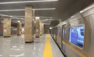 Очереди в метро Алматы: Казахстанец жалуется на долгие ожидания у входа