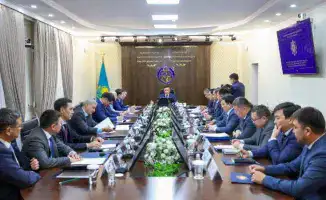 Шымкент: Международное сотрудничество в области увеличения собственных доходов бюджета на совещании с акимом Габитом Сыздыкбековым