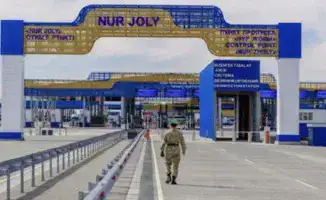 На границе Казахстана и Китая: пробка или новый маршрут?