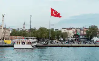 10 октября президент Турции Реджеп Тайип Эрдоган подписал постановление, изменяющее порядок трудоустройства тюркоязычных иностранцев. Новый закон упрощает процесс получения разрешений на работу для этой категории граждан, что может повлиять на рынок труда