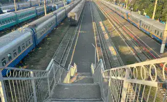 Пешеходный мост на вокзале Алматы-2: мост между ожиданием и реальностью, который не соединил сердца пассажиров