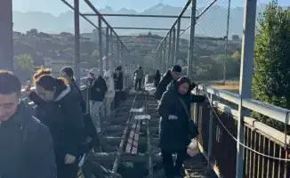 Алматинцы шокированы рискованным способом перехода улицы Аль-Фараби: "Это как из фильма ужасов!"