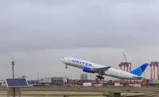 Из-заShutdown правительства в США аэропорты сталкиваются с задержками рейсов, вызванными проблемами с персоналом. Федеральное управление гражданской авиации сообщает о значительных сбоях в работе, что приводит к увеличению времени ожидания для пассажиров.