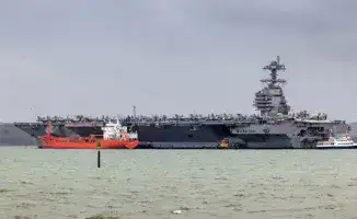 США направляют авианосец в Латинскую Америку для борьбы с наркокартелями под руководством министра обороны Пита Хегсета