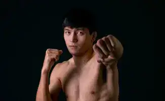 Судьба Азата Максума в UFC: как три поражения подряд отражают вызовы для казахстанских бойцов в мире смешанных единоборств