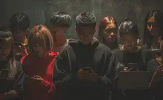 Токаев предупреждает о 'очень опасной общественной болезни' на фоне поздравлений казахстанцам с Днем Республики