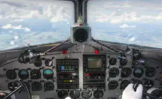 Лопнувшее лобовое стекло Boeing 737 на высоте 11 километров: инцидент во время полета из Денвера в Лос-Анджелес