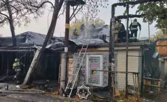 Пожар в алматинском магазине угрожал жилым домам и рынку 'Тастак'