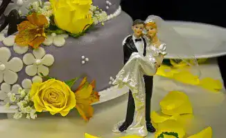 В Казахстане депутаты Мажилиса обсуждают поправку в закон, направленную на борьбу с похабными конкурсами на тоях и корпоративах, а также на запрет ЛГБТ-пропаганды в социальных сетях, фильмах и рекламе. Эти инициативы вызваны стремлением улучшить культурны